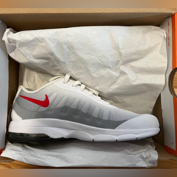 NWB Nike Air Max Invigor, size 2Y, white/university red-wolf grey - Picture 1 of 8